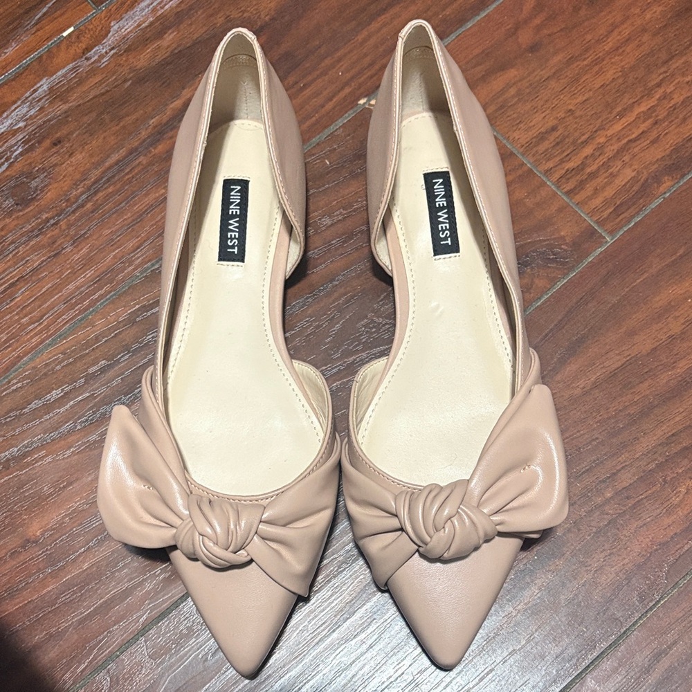 Nine West Women's Beige Bow Flats